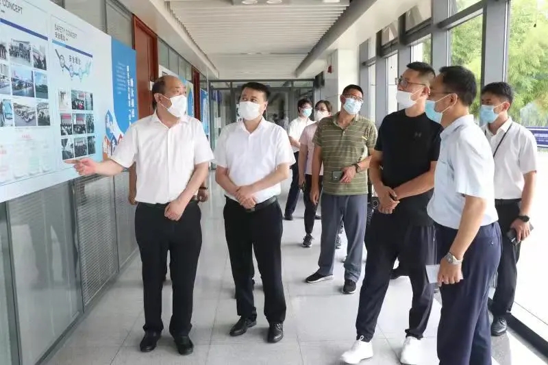 1656308351576052579.jpg 8-210S115434J52.jpg